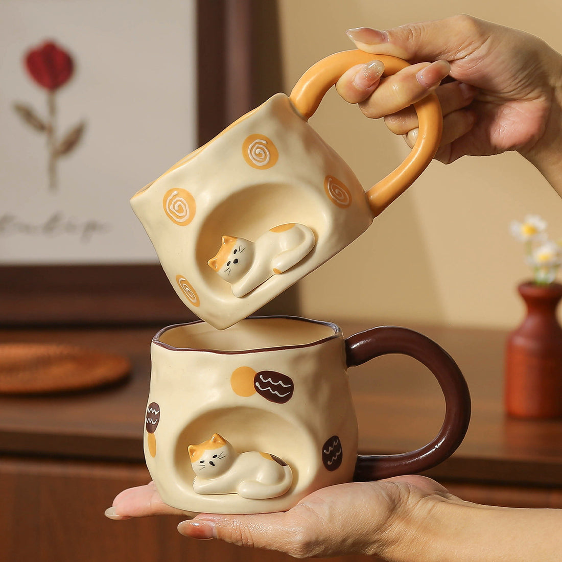 Taza de cerámica artesanal con rincón de gato durmiendo – 350ml